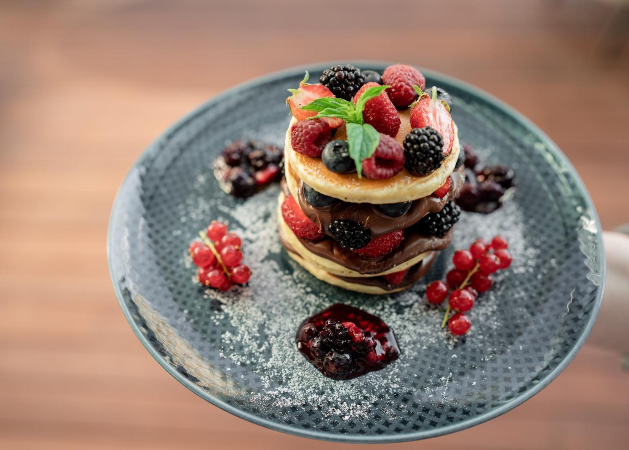 Address Istanbul 호텔 외부 사진 A stack of pancakes with fruit